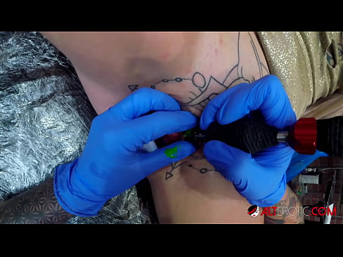 ❤️ Extrem tätowierte Hottie Sully Savage hat ein Tattoo auf ihrer Klitoris ❤ Super sex bei porn de.quizfarmature.ru ❌